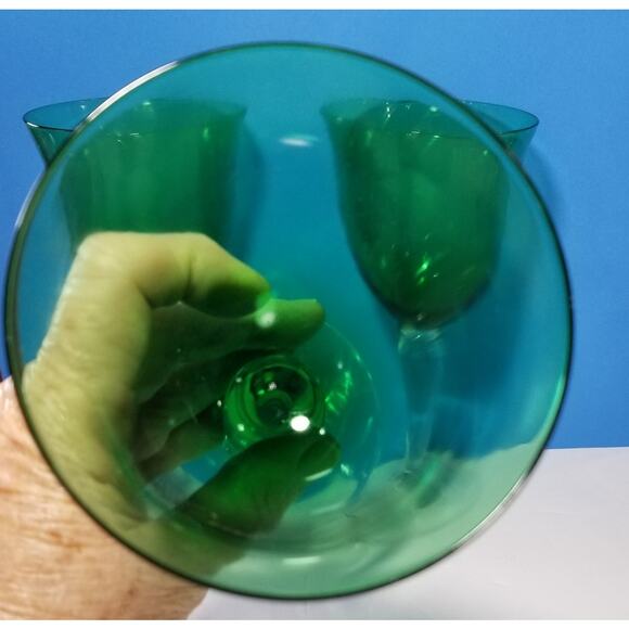 Three Art Land green glass goblets flared rim 7 3/4"  3.1476 - Picture 3 of 11
